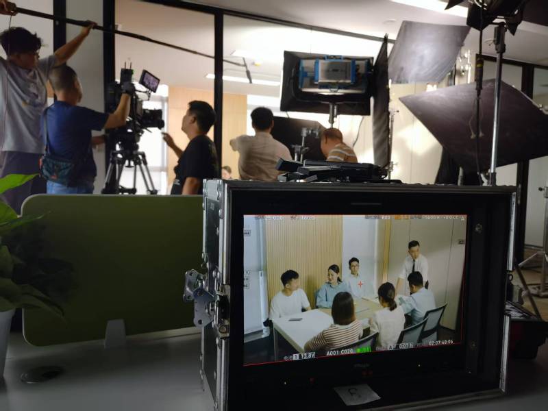 和平县TVC拍摄公司：科技产品视觉化大师，诠释未来感与功能美学